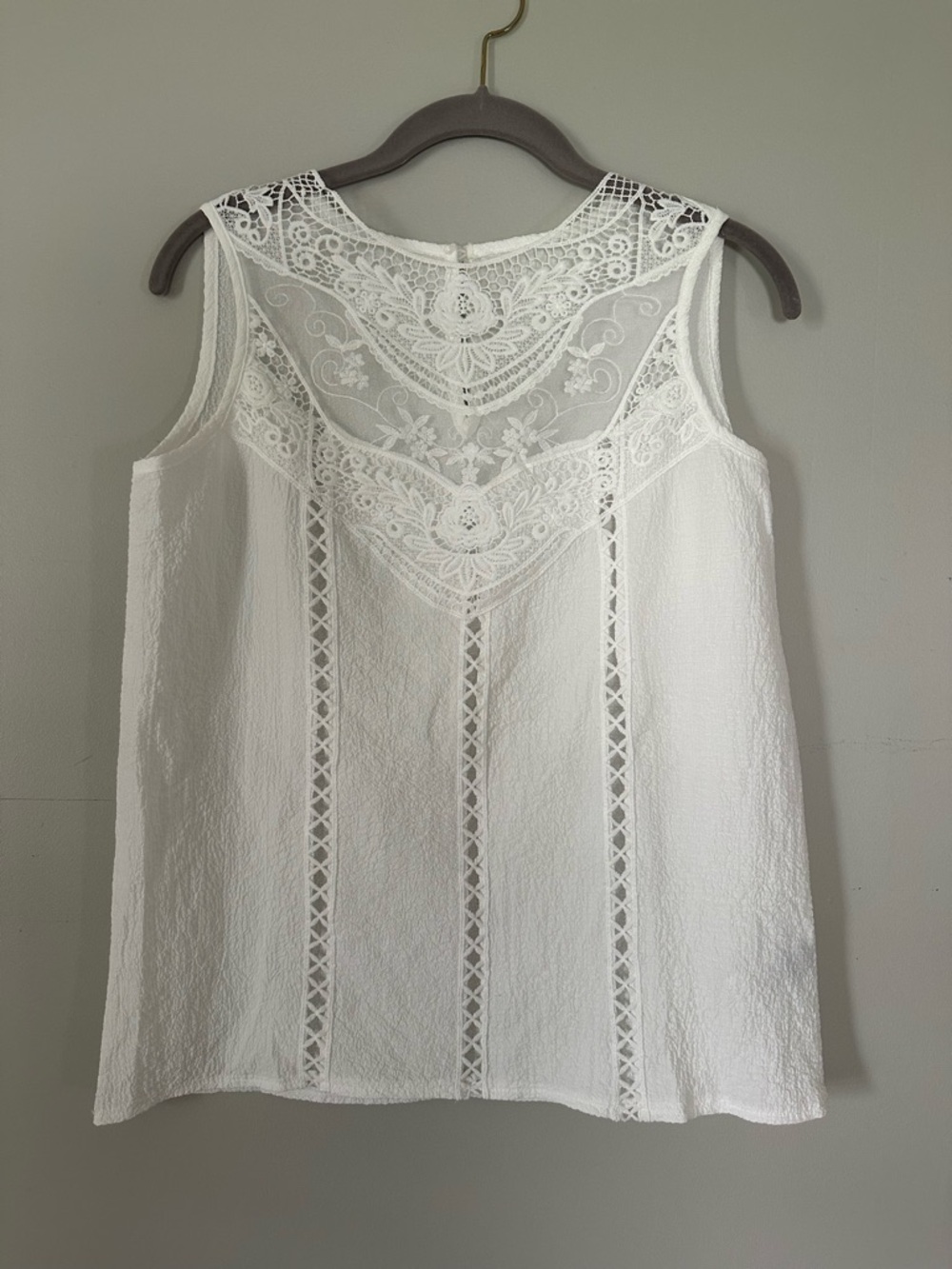 SHEIN White Lace Yoke Tank Top